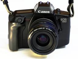 За 20 лет Canon удалось продать 30 миллионов фотокамер семейства EOS, 10 миллионов из которых — цифровые